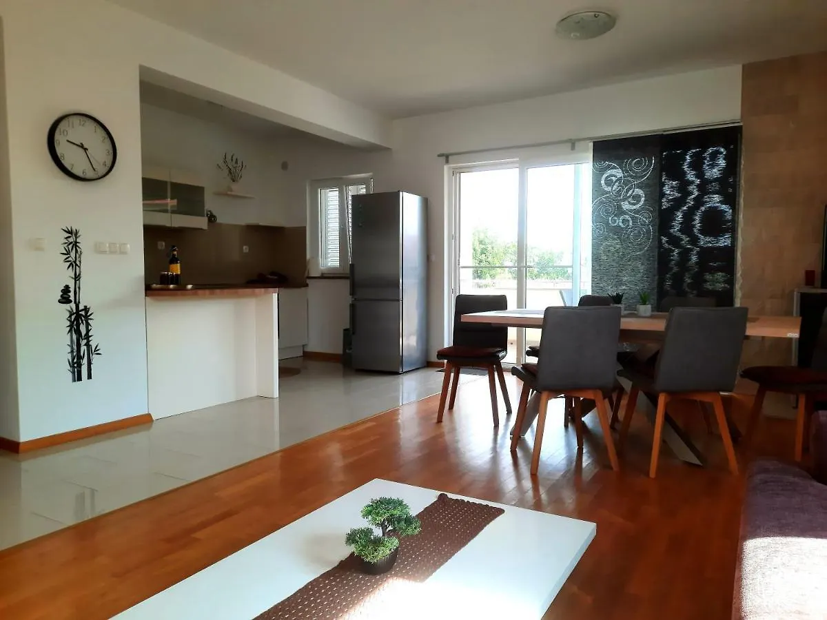 Oliva Apartamento Banj 0*,